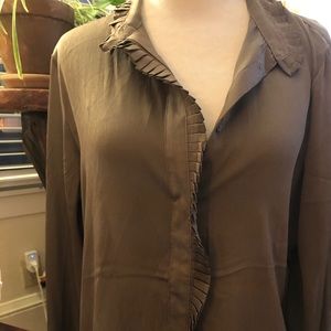 Super pretty and comfy blouse fr Banana Republic